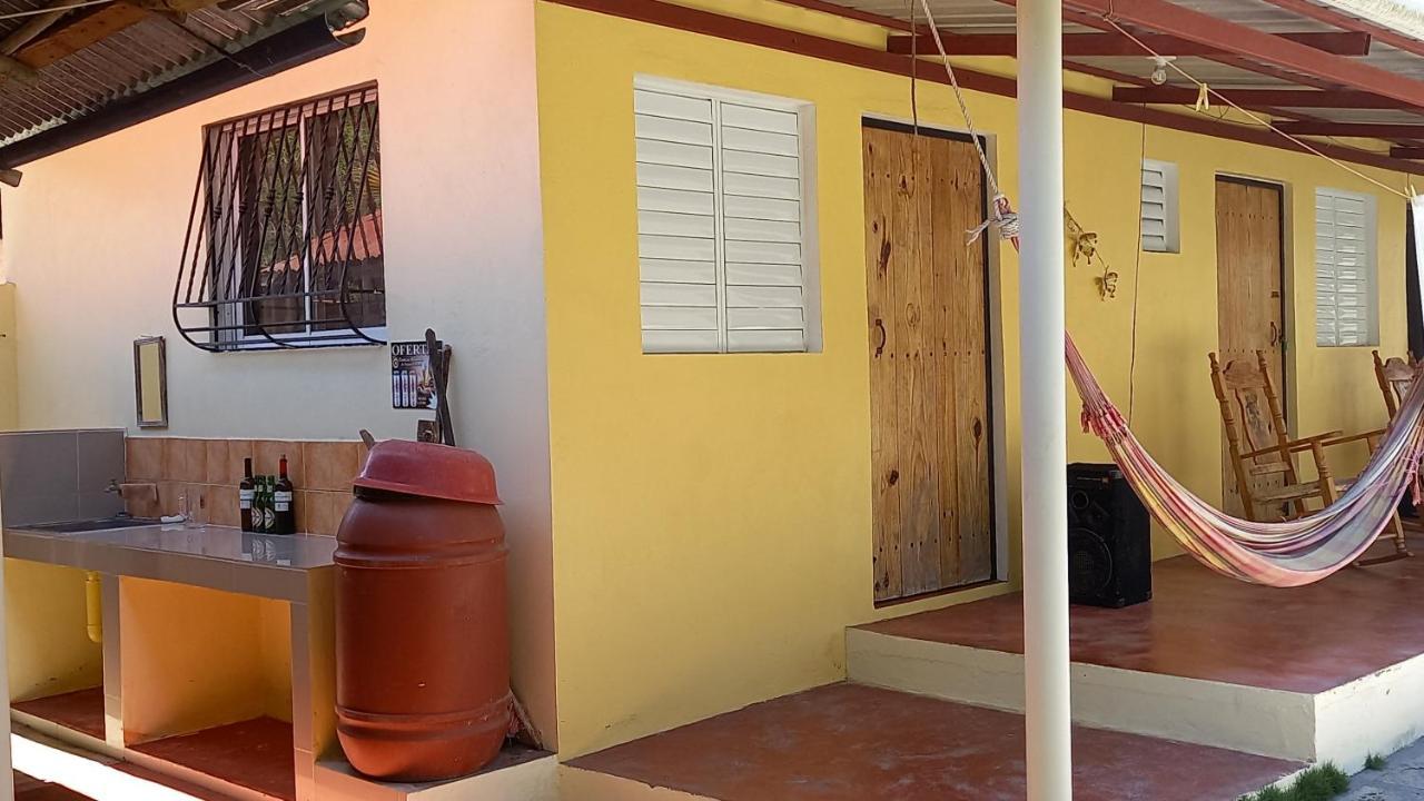 Conrado'S Guesthouse B&B Las Avispas 外观 照片