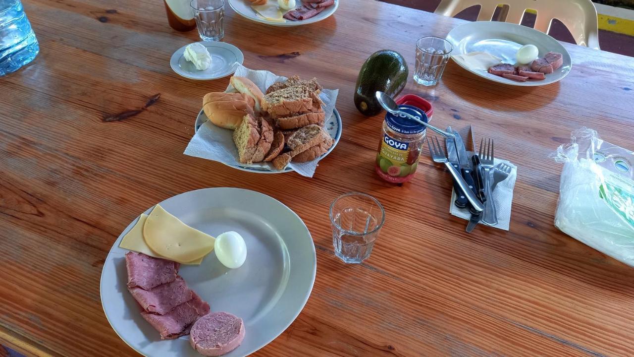 Conrado'S Guesthouse B&B Las Avispas 外观 照片