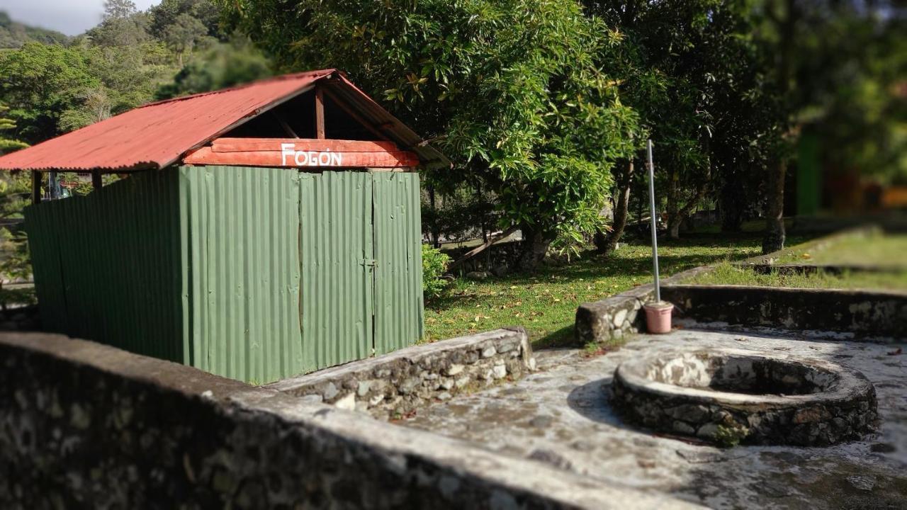 Conrado'S Guesthouse B&B Las Avispas 外观 照片