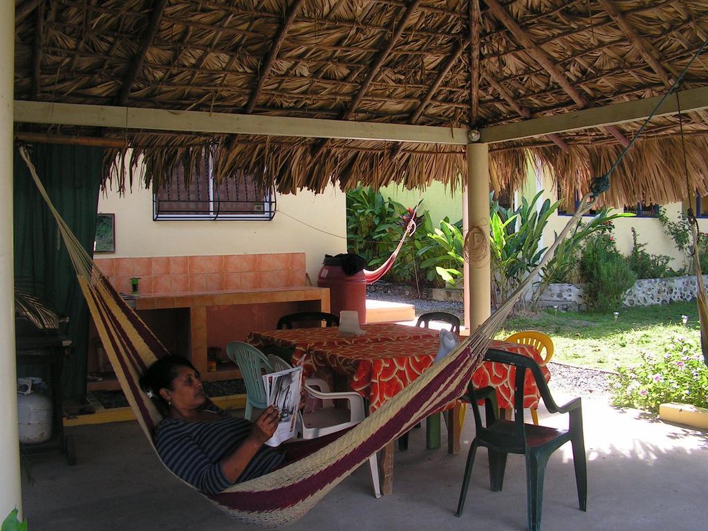 Conrado'S Guesthouse B&B Las Avispas 外观 照片