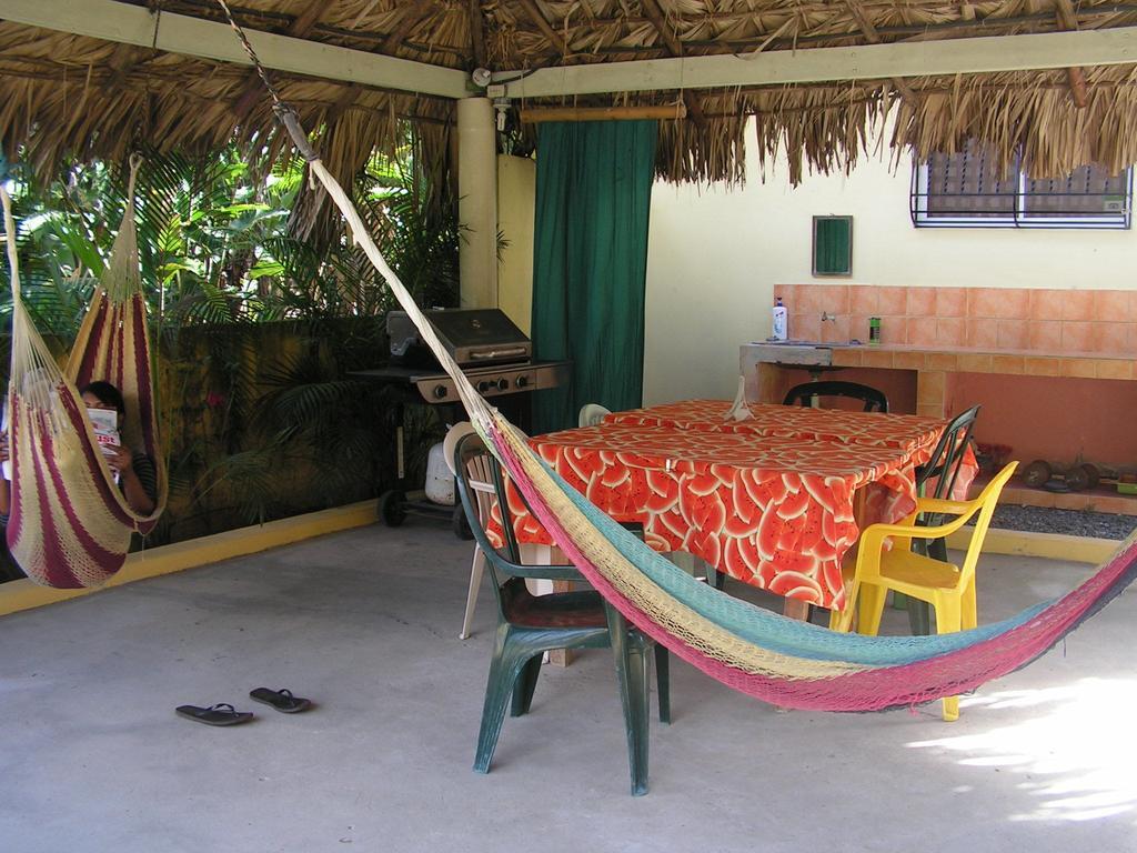Conrado'S Guesthouse B&B Las Avispas 外观 照片