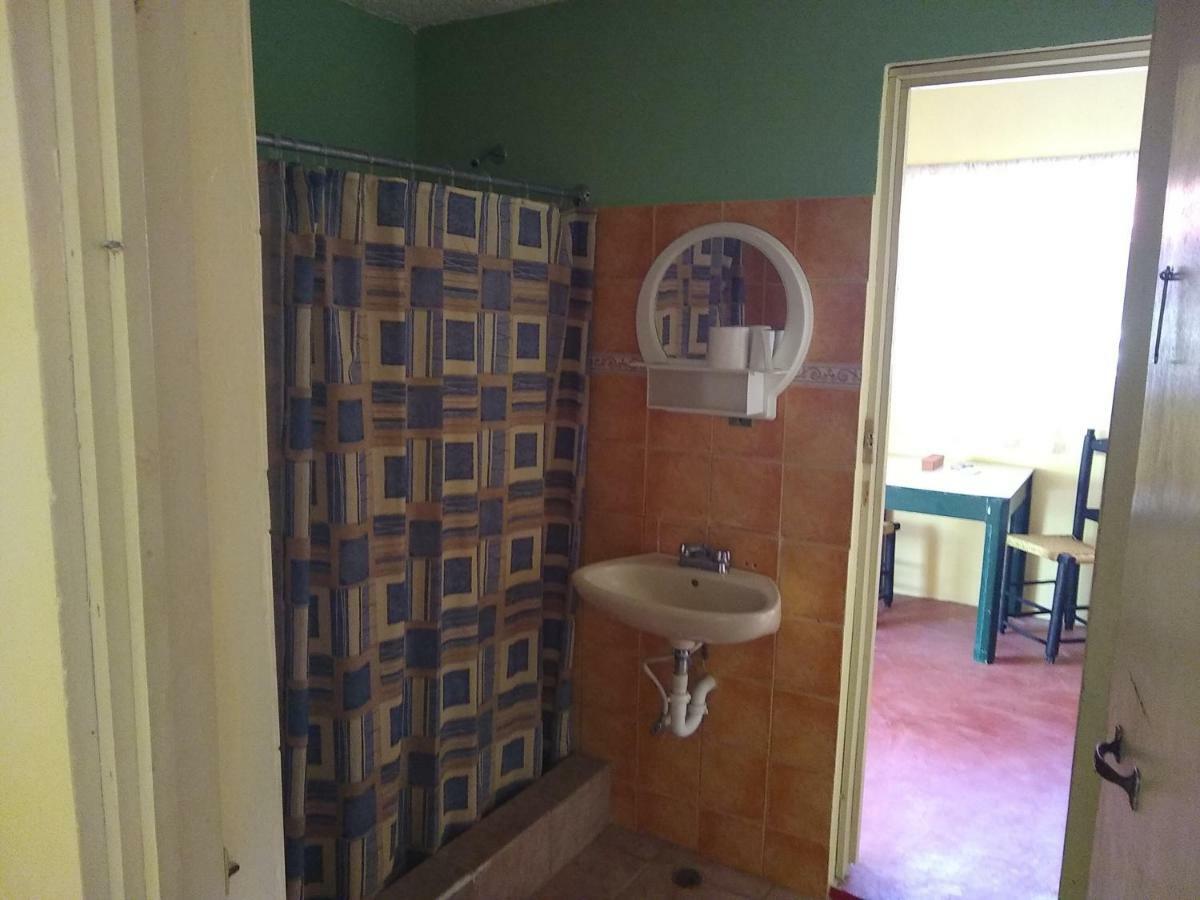 Conrado'S Guesthouse B&B Las Avispas 外观 照片